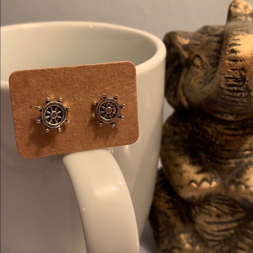 ⭐️ 2 FOR $10⭐️Ship wheel studs